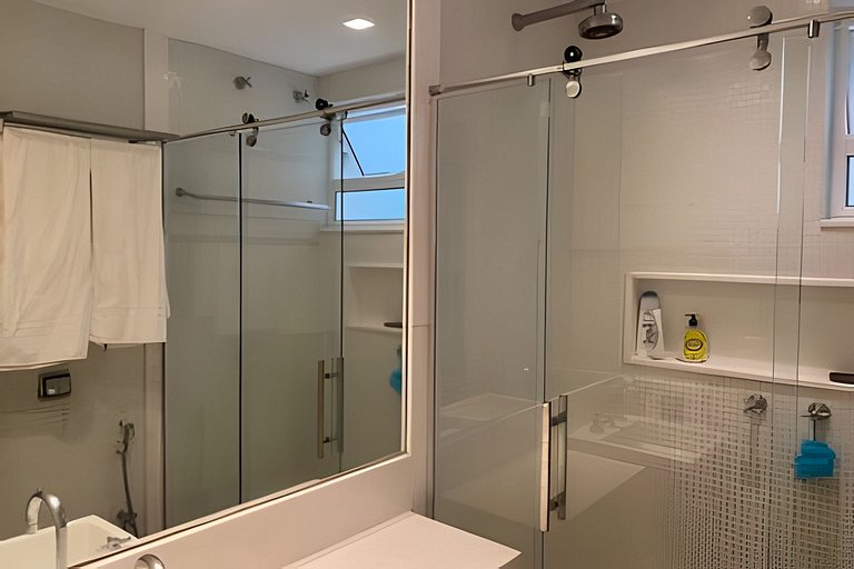 Leblon c/ patio interno e gar pertissimo  da praia