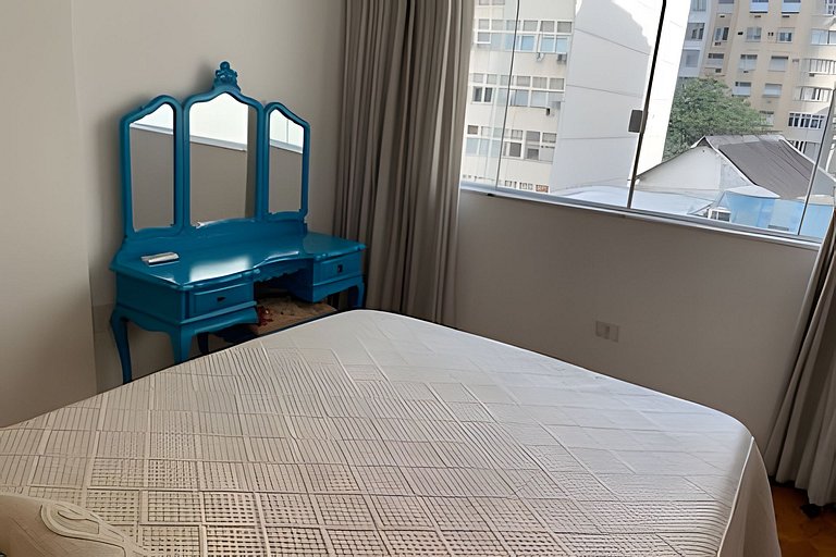 Copa, 3 quartos a uma quadra da praia