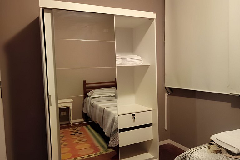 Ap Copa c/ garagem e Academia perto metrô e praia