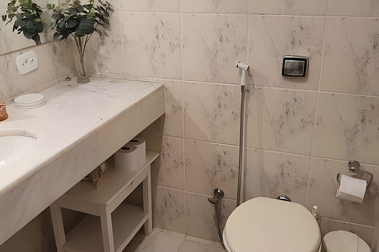 Ap Copa c/ garagem e Academia perto metrô e praia