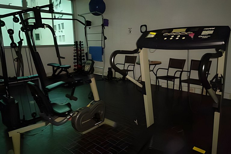 Ap Copa c/ garagem e Academia perto metrô e praia