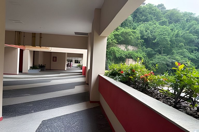 Verde e praia no Leme Play & Gym