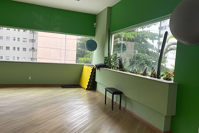 Verde e praia no Leme Play & Gym
