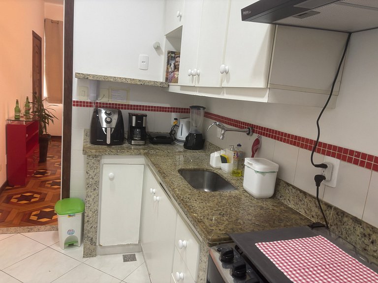 Ap vintage 2 qtos ao lado do Rio Design Leblon
