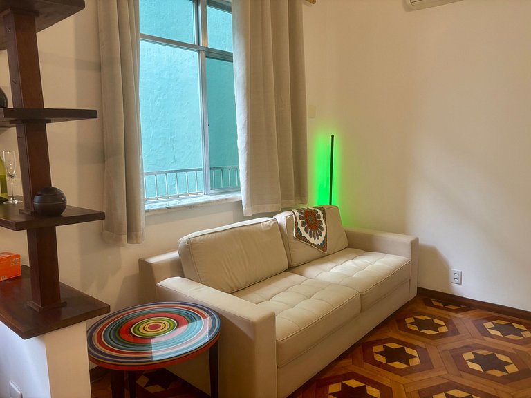 Ap vintage 2 qtos ao lado do Rio Design Leblon