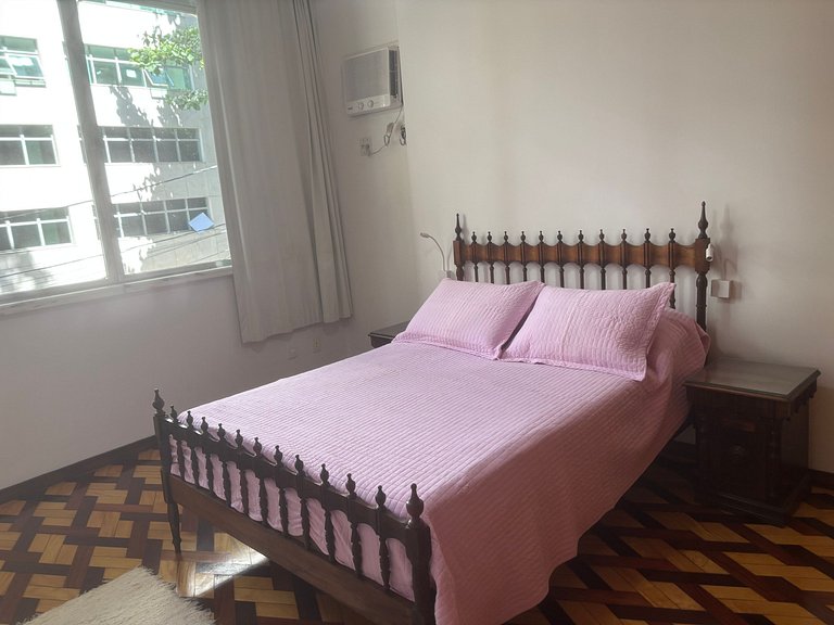 Ap vintage 2 qtos ao lado do Rio Design Leblon