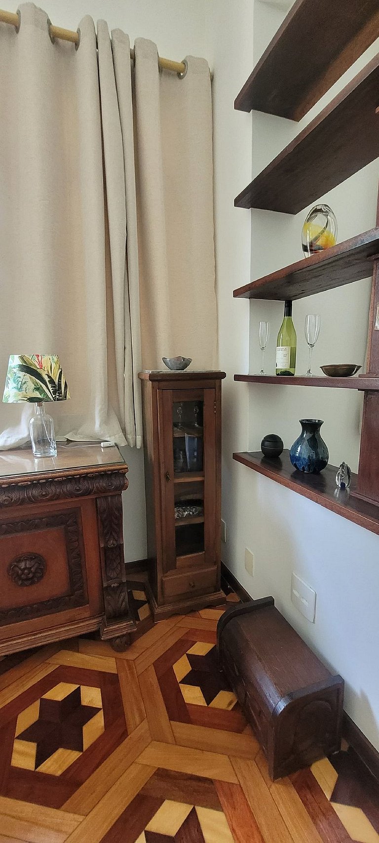 Ap vintage 2 qtos ao lado do Rio Design Leblon
