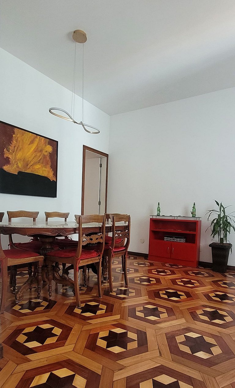 Ap vintage 2 qtos ao lado do Rio Design Leblon