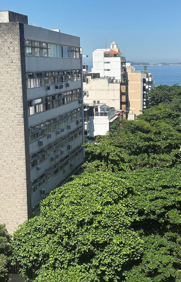 Flat Baixo Leblon vista lateral mar