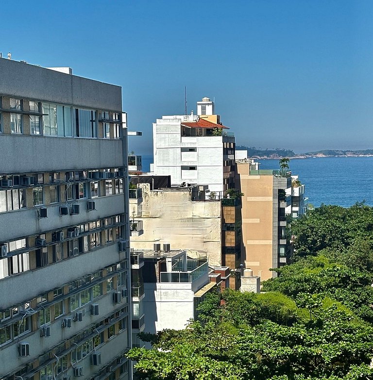 Flat Baixo Leblon vista lateral mar