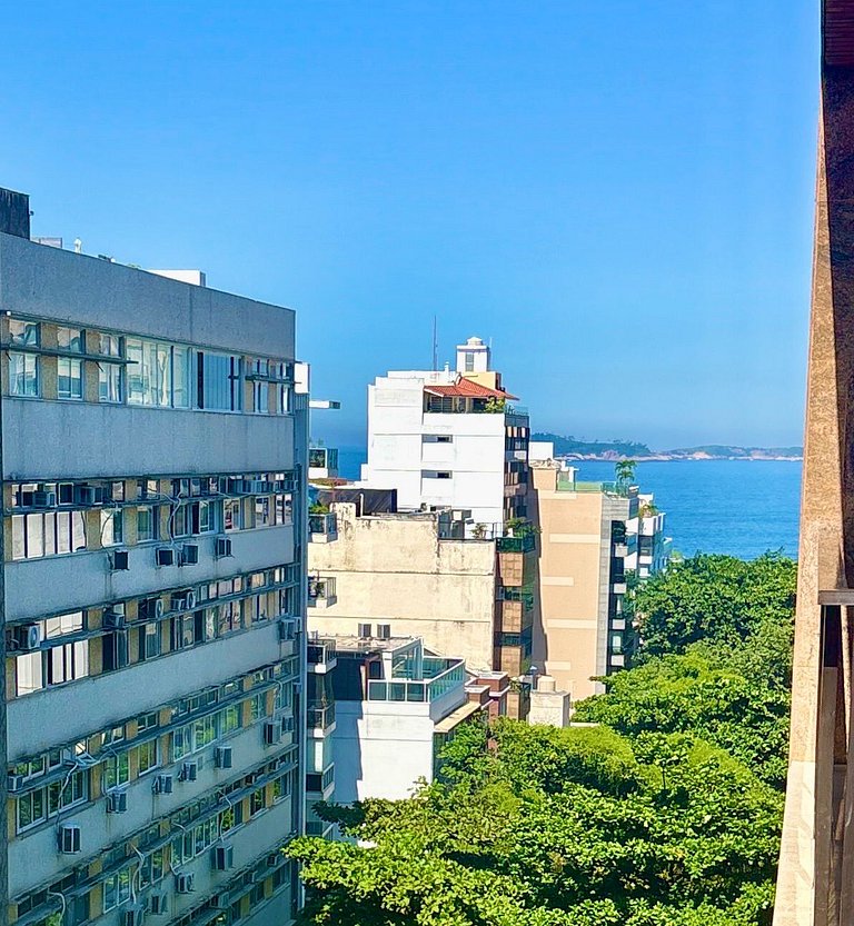Flat Baixo Leblon vista lateral mar
