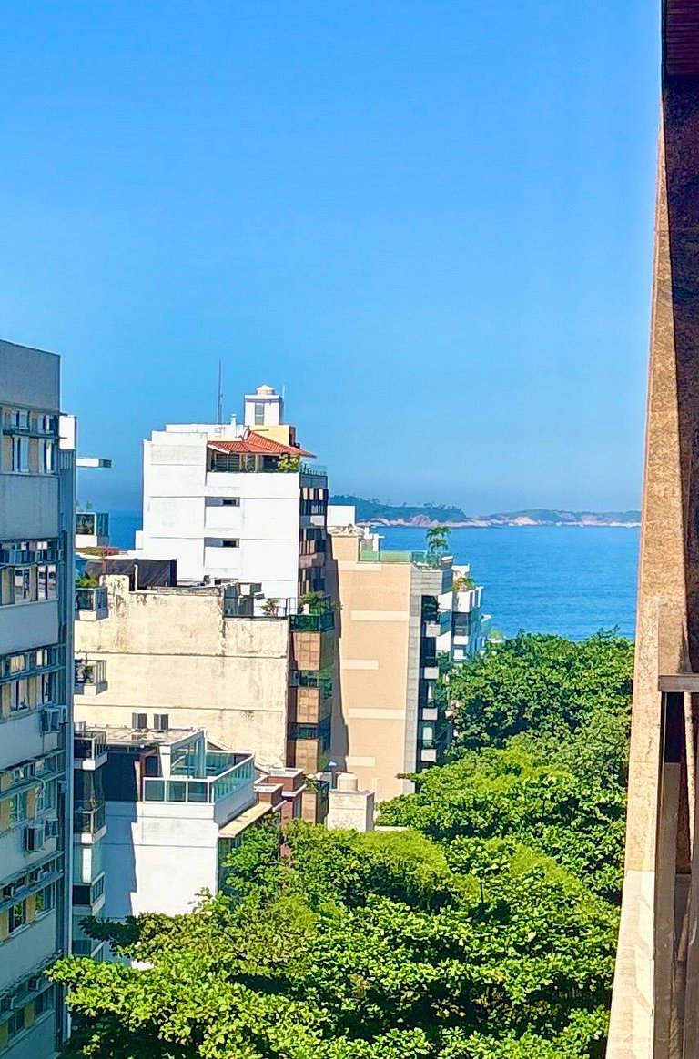Flat Baixo Leblon vista lateral mar