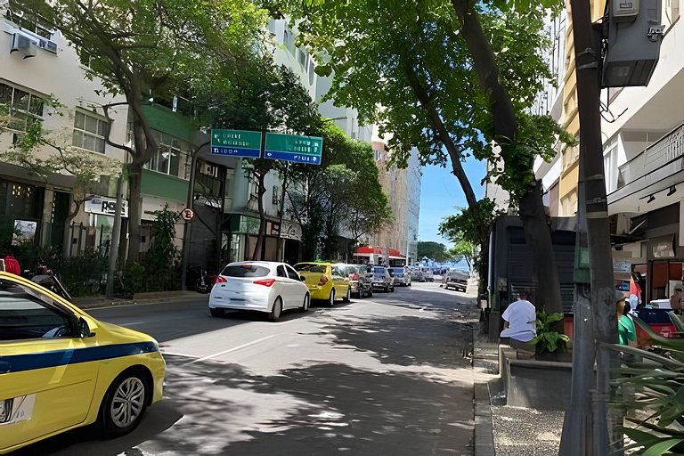 Copacabana, Qto e Sala. Vista lateral para o mar