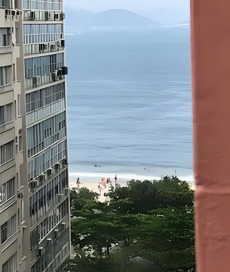 Copacabana, Qto e Sala. Vista lateral para o mar